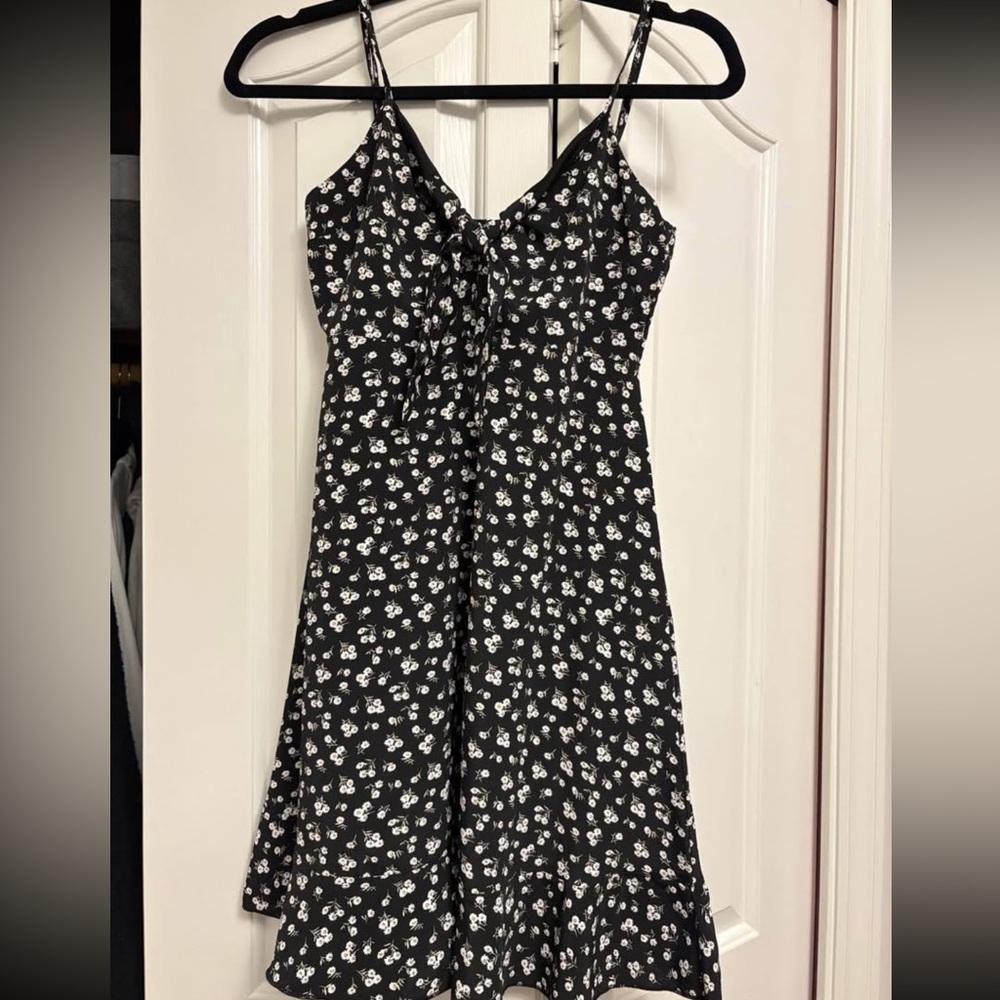🌟2/$15🌟 Floral Black and White Dress